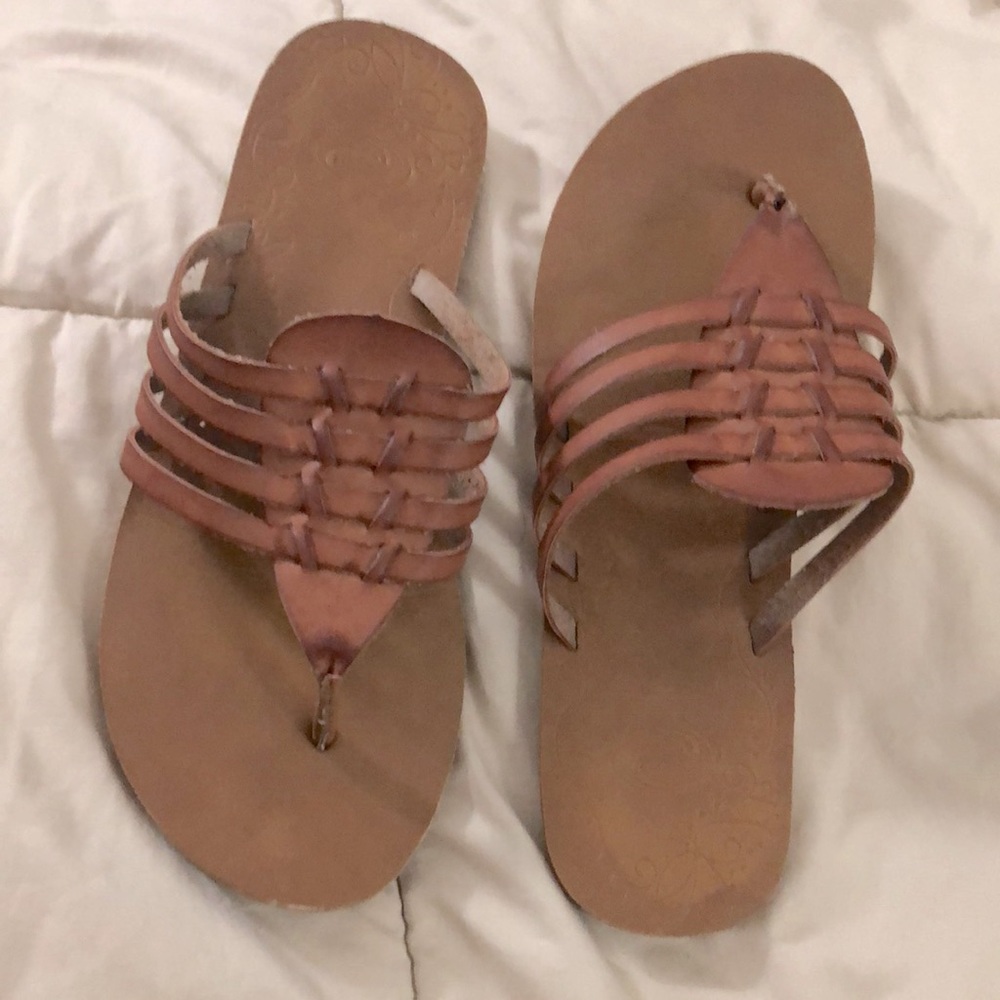 Super cute! Size 8 Tan Cobian Belize Flip Flops In GUC